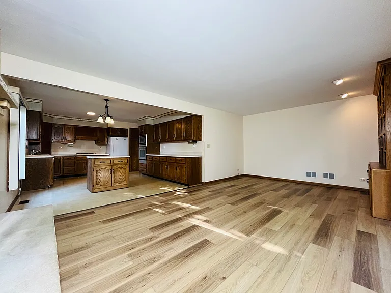 1483 Heather Ln — Photo 7
