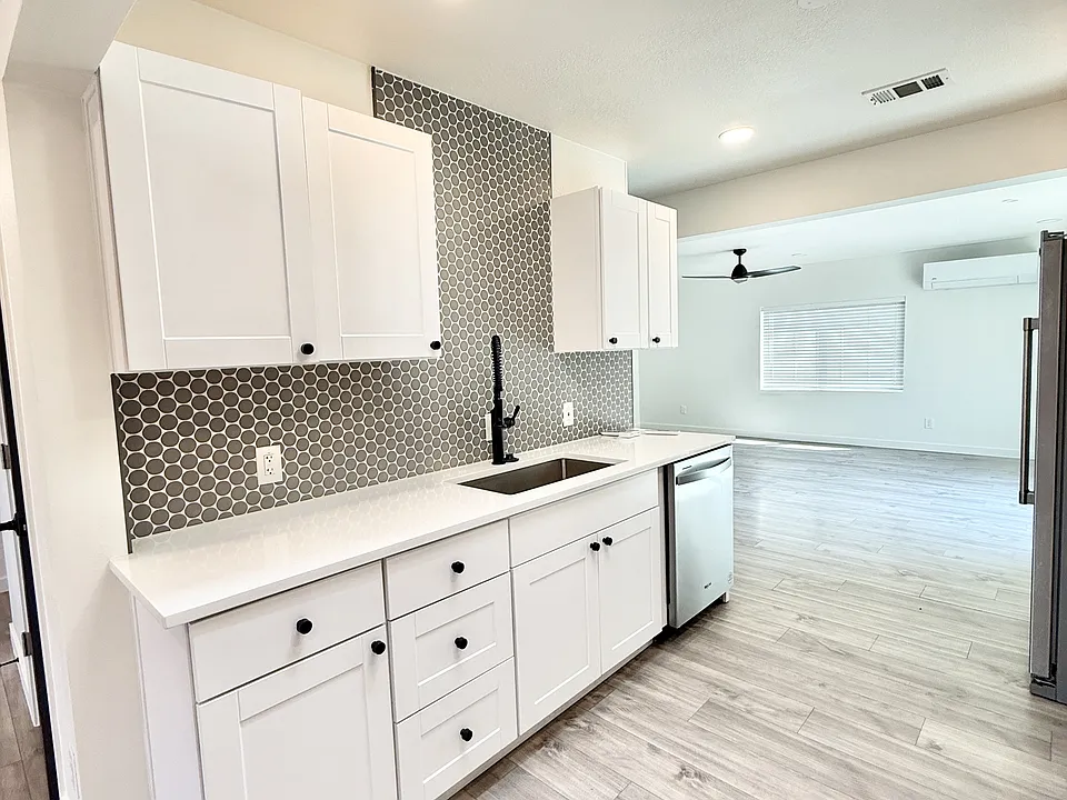 2442 Mountain View Dr