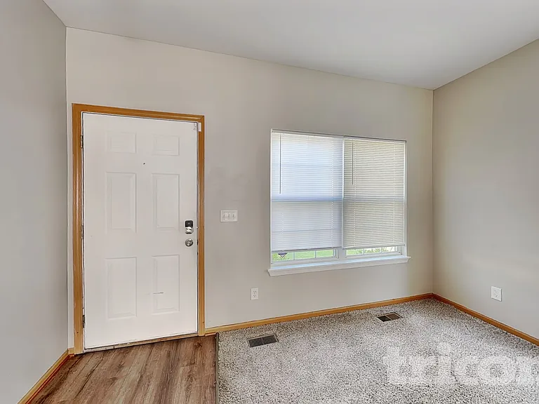 719 S Bayles Dr — Photo 2