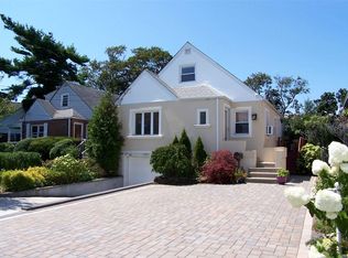 203 Sunnyside Rd, Oceanside, NY 11572
