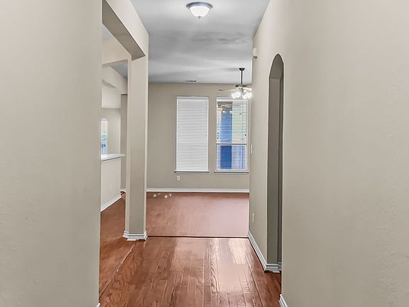 3rd image of 1108 Marlow Ln