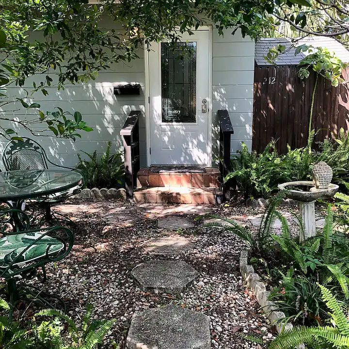 Main entrance and side entrance from driveway.