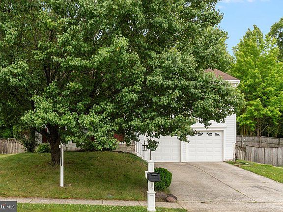 2nd image of 3274 Meadow Valley Dr