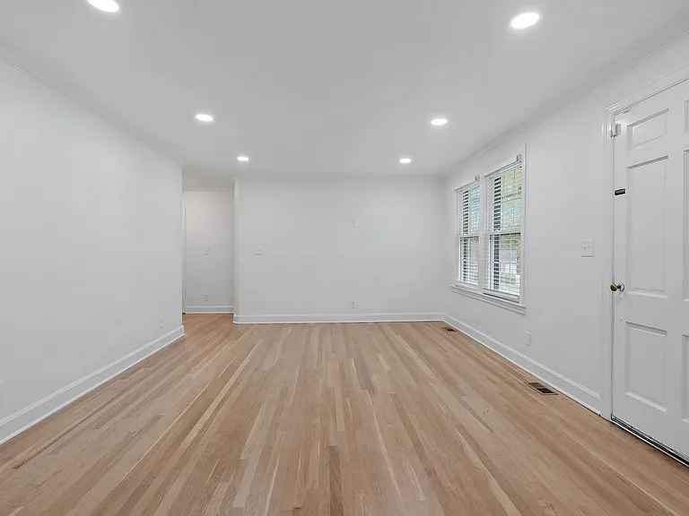 217 Blue Hills Dr — Photo 3