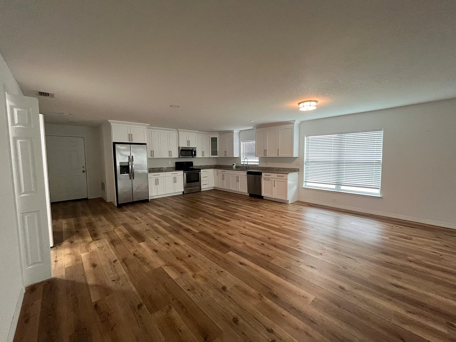 3 bed, 1880 sqft, $1,050 — Photo 4