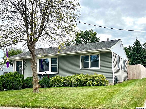 2nd image of 663 10th St NE