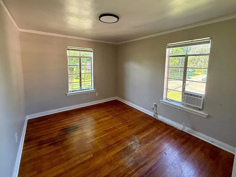 1009 Flint St — Photo 8