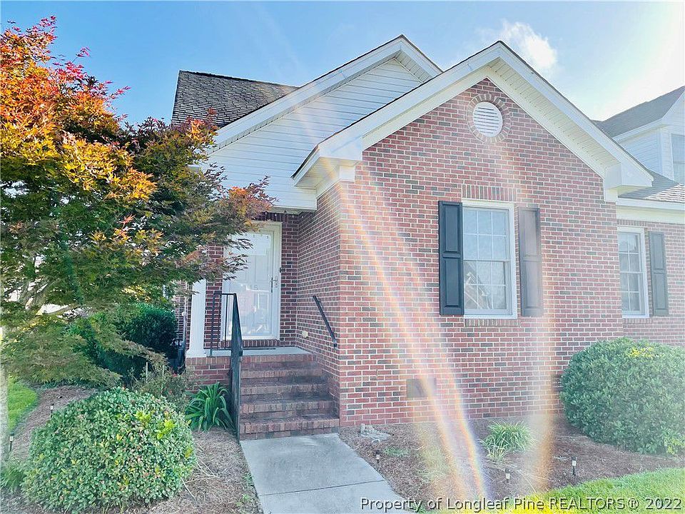 1st image of 615 Amberdale Cir E