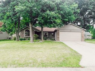 9922 Bentley Woods Dr, Fort Wayne, IN 46825