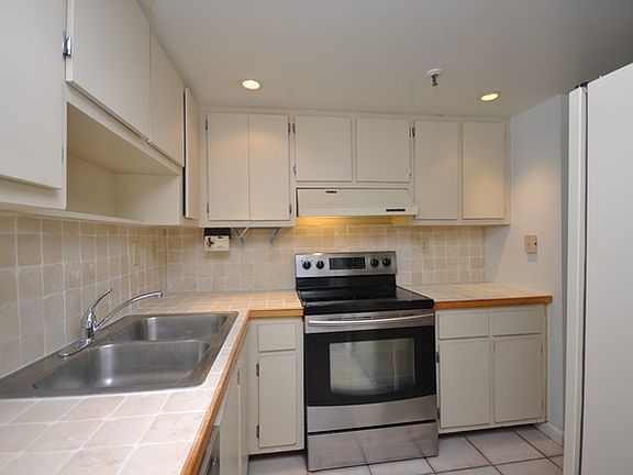 4th image of 911 E Ponce De Leon Blvd APT 1003