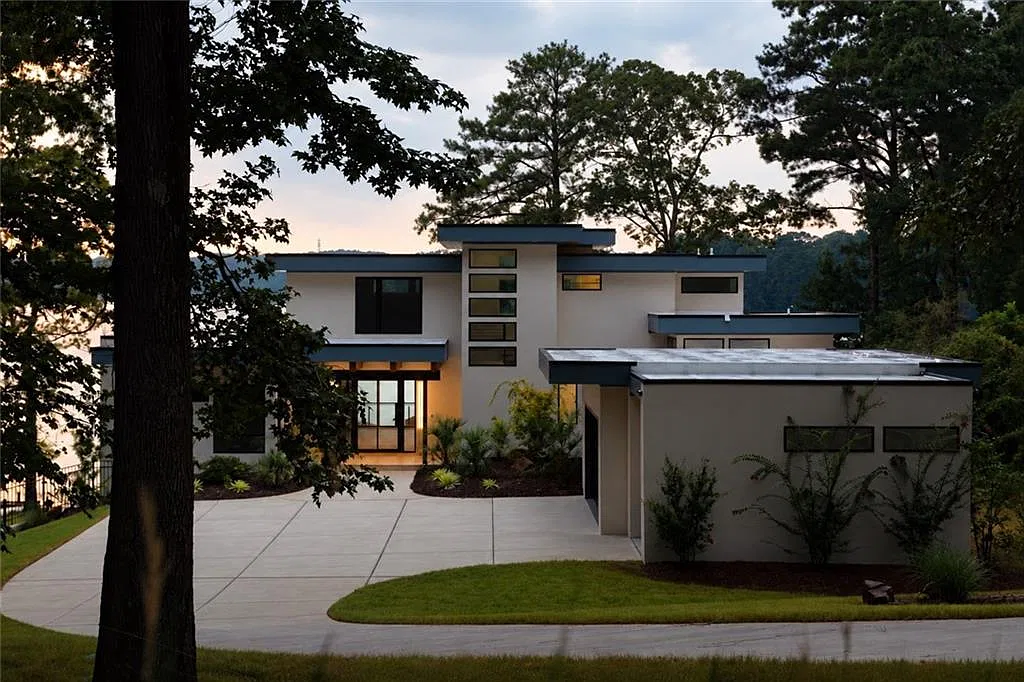 4 bed, 4.5 bath, 5200 sqft, $22,000 — Photo 2