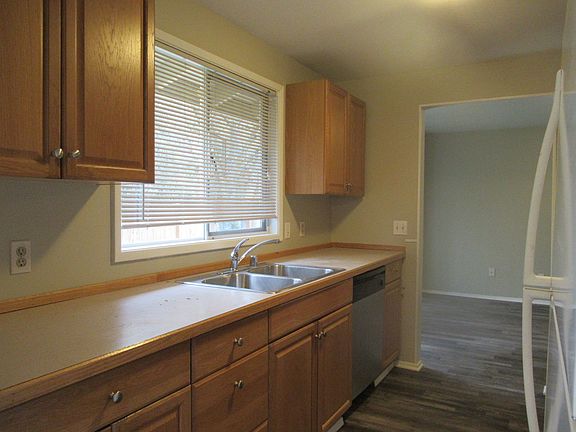 5th image of 261 Lake Hills Blvd
