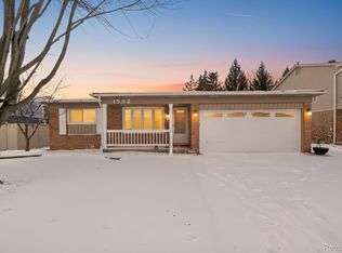 1592 Crimson Dr, Troy, MI 48083