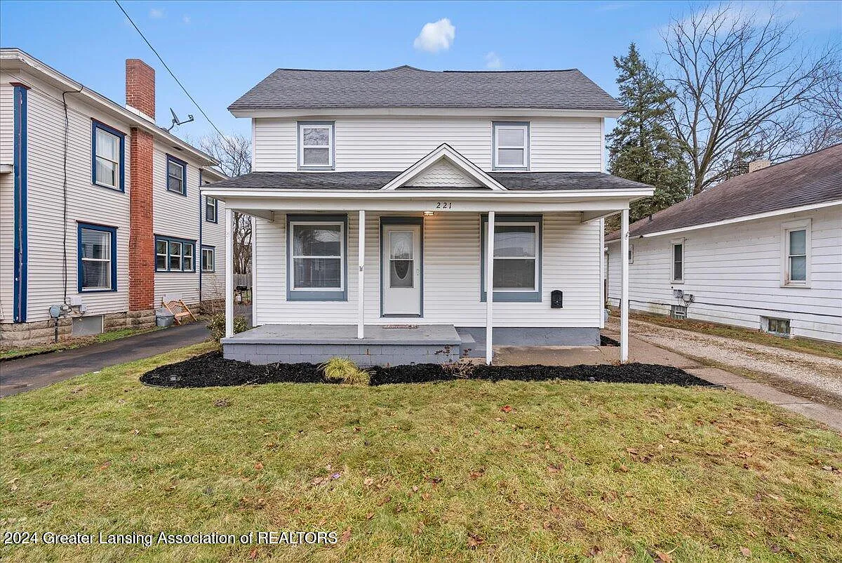221 S Oliver St photo 1