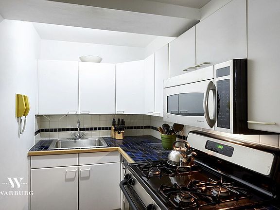 3rd image of 333 E 75th St APT 7K