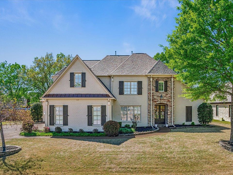 1st image of 1621 Brackenshire Ln