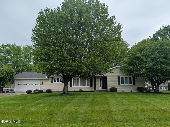3rd image of 221 Duck Pond Rd