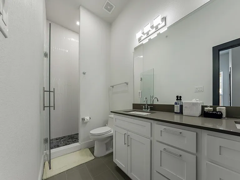 1004 Travis Ave #112 — Photo 13