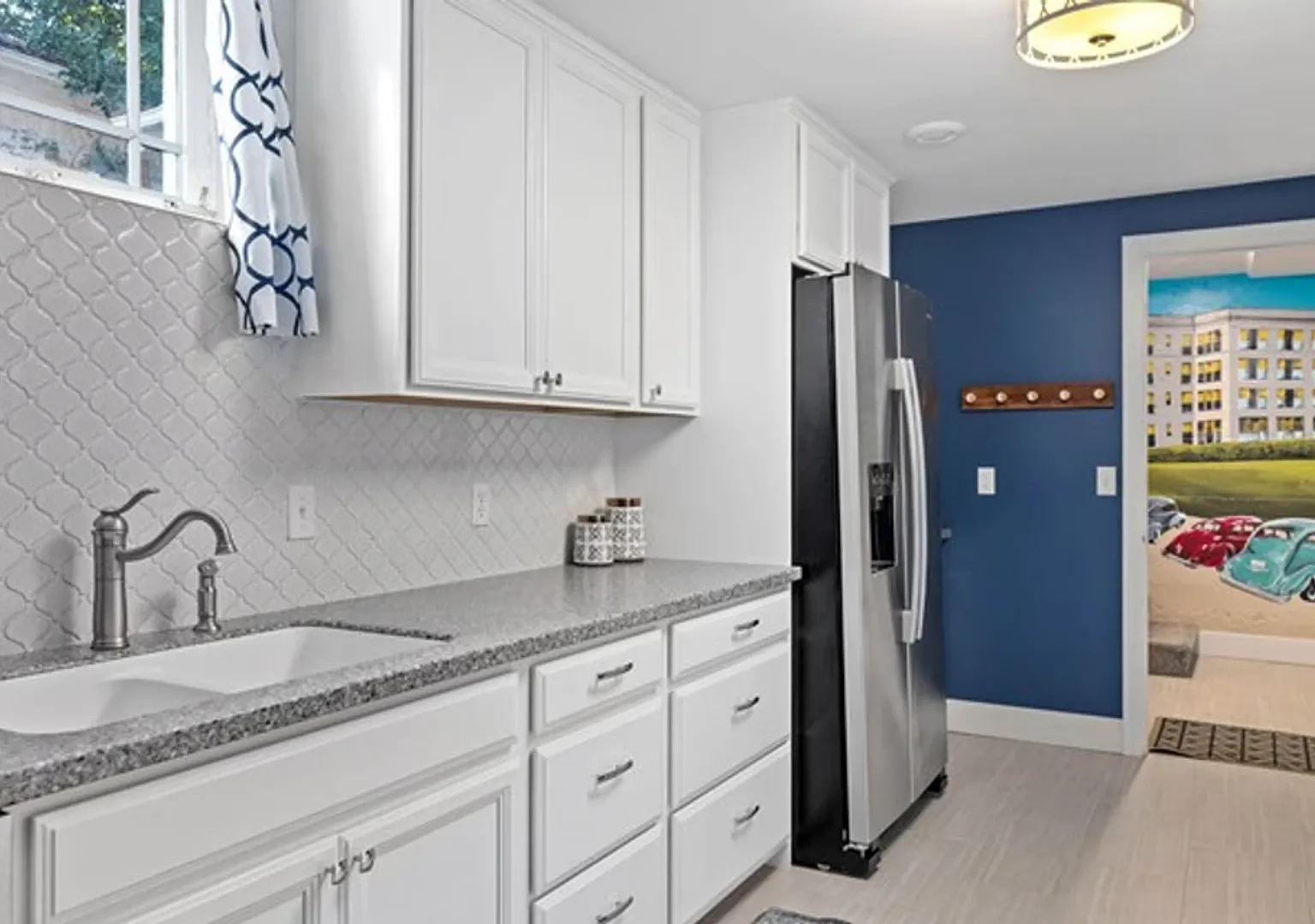Cozy Furnished 1 Bedroom Basement Apartment Move-In Ready! — Photo 1