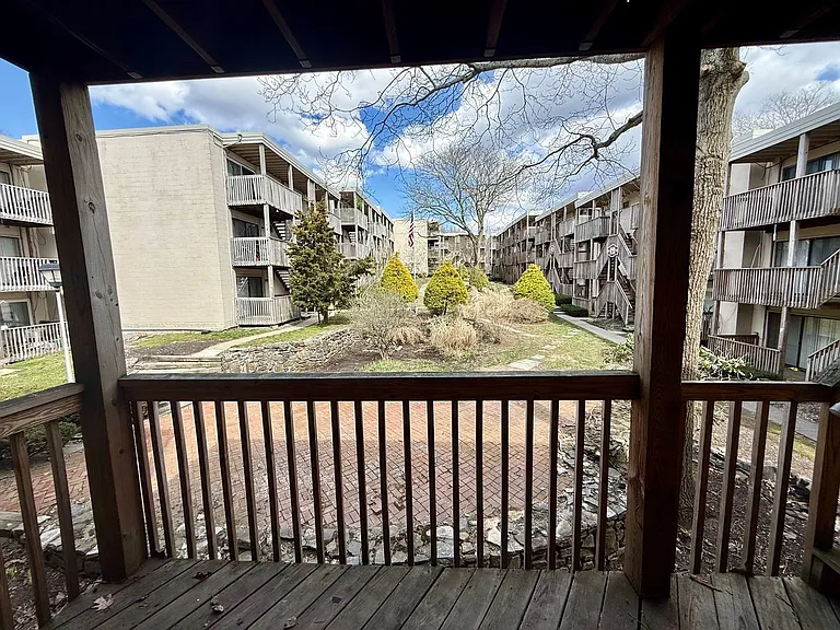 Courtview Square Apartments — Photo 8