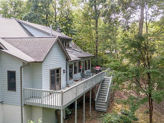 2nd image of 2809 Spring Dr