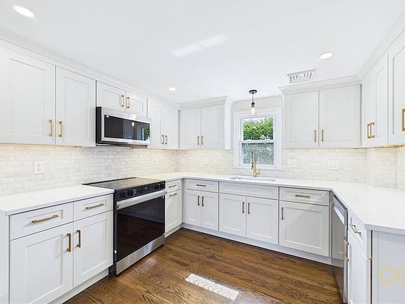 4th image of 28 Eden Crest Dr
