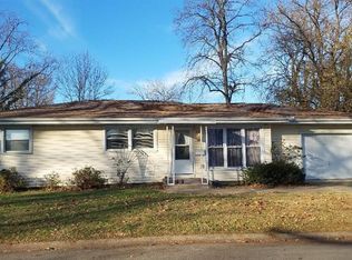 1 Bryan Pl, Charleston, IL 61920
