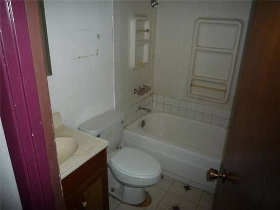 3rd image of 723 Saugerties Ave