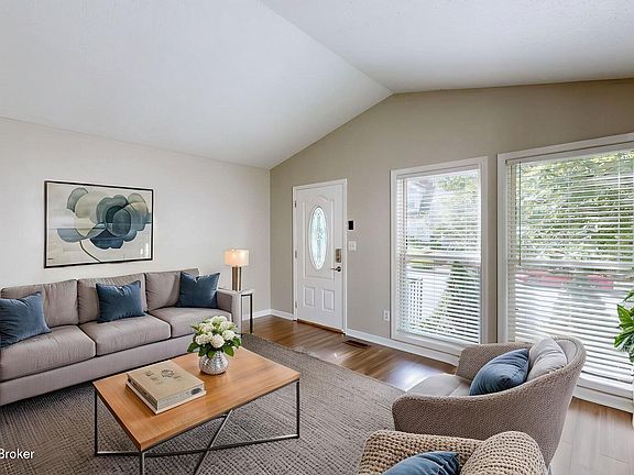 5th image of 1033 Lampton St