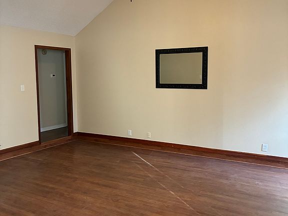 5th image of 102 Sandhurst Cir