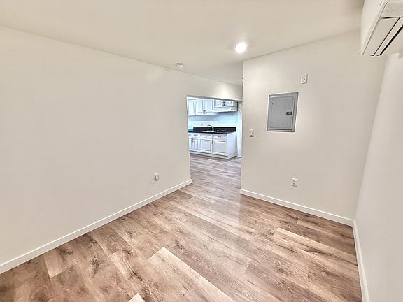 5th image of 11959 Runnymede St #22