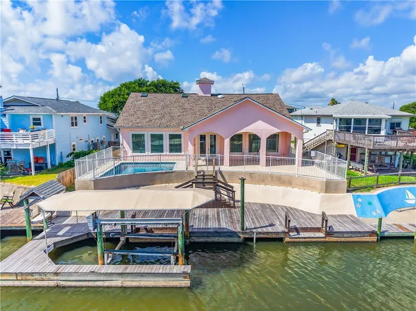 244 Starboard Ave, Rockport, TX 78382