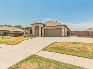 405 Harbor Dr, Azle, TX 76020