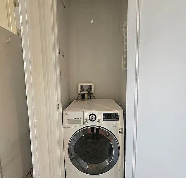 23-52 31st Ave #2R — Photo 2
