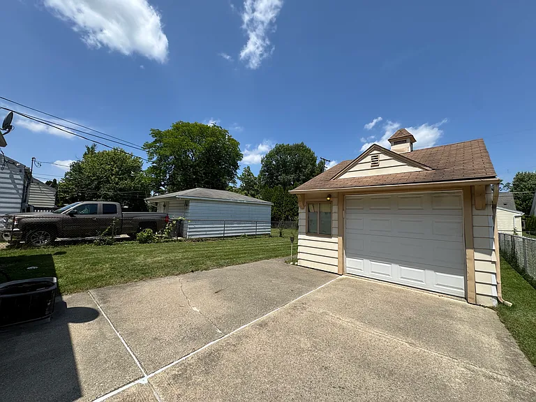 22424 Nowlin St — Photo 16