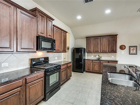 5th image of 5305 Basswood Dr