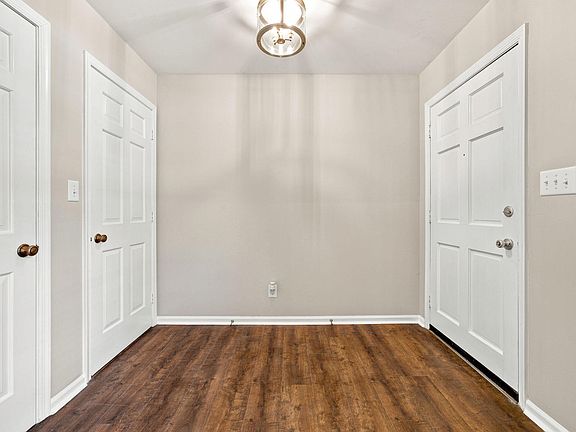 3rd image of 608 SE Maynard Rd