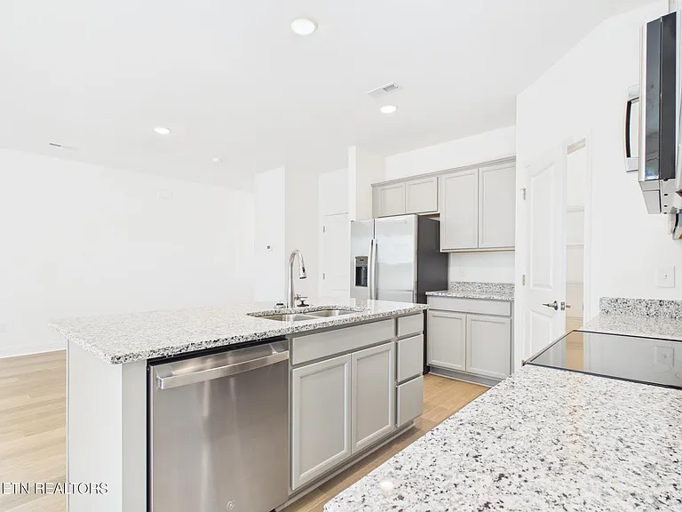 1729 Lateglow Way — Photo 16
