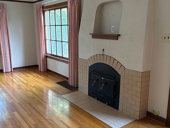 2nd image of 1509 W 16th Ave