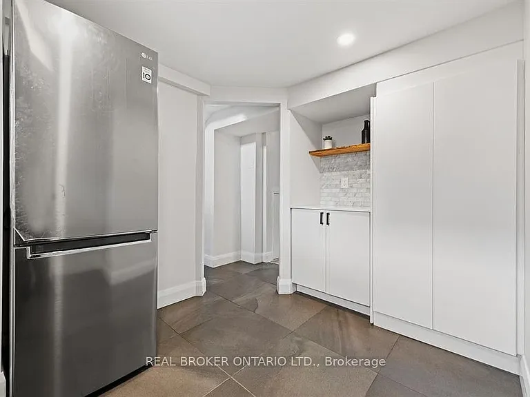 2061 Featherston Dr #2 — Photo 6