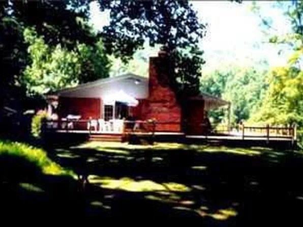 3272 Green Cove Rd, Brasstown, NC 28902