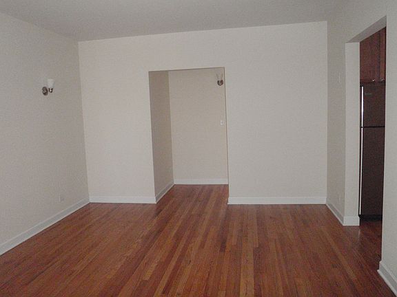 2nd image of 2045 W Berwyn Ave #2