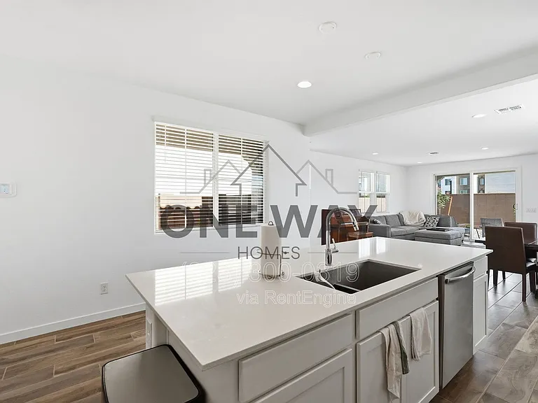 10204 E Ulysses Ave — Photo 32