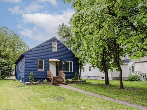 1031 College St N, Fargo, ND 58102