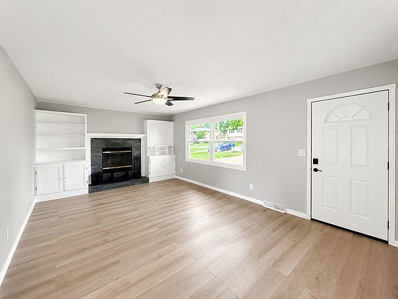 2nd image of 120 Henry Dr