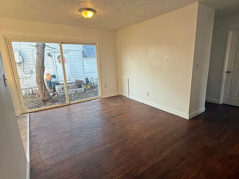 2021 N Pierce Ave — Photo 9