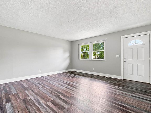 2nd image of 2045 S L St