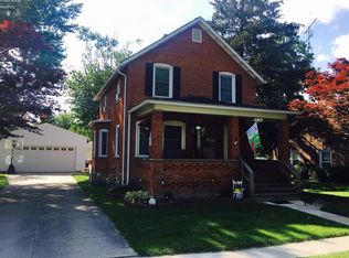 910 Rawson Ave, Fremont, OH 43420