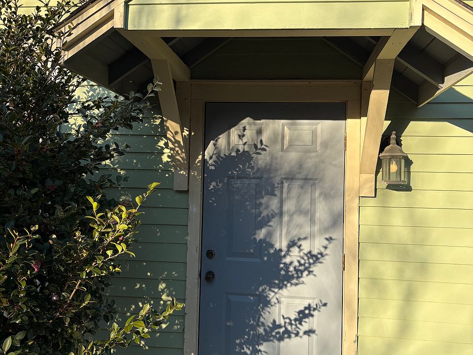 1st image of 614 W Saint Mary Blvd