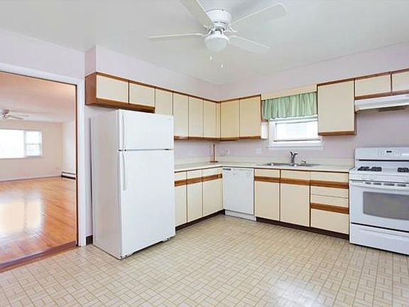 2nd image of 16 1/2 Westview Ave Floor 2